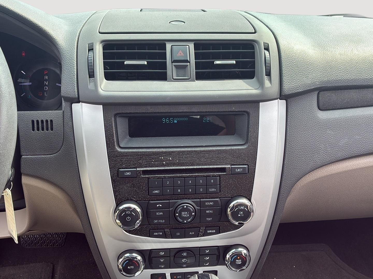 Used 2010 GOLD Mercury Premier image 14