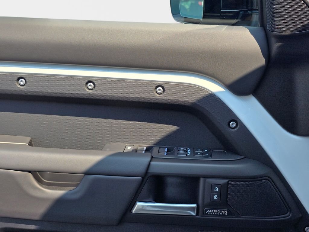 2026 Land Rover Defender X-Dynamic SE - Photo 28