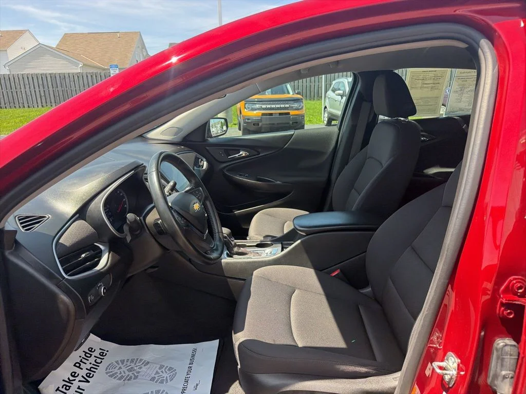 Used 2023 Red Chevrolet RS image 27