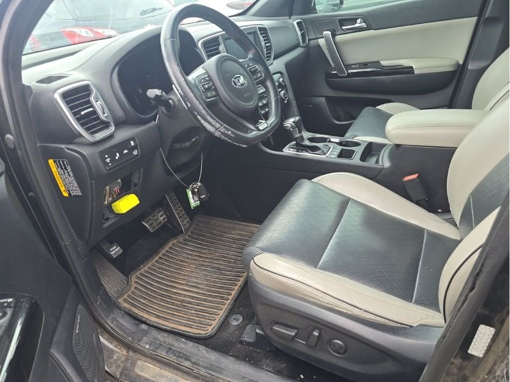Used 2017 Black Cherry Kia SX image 7