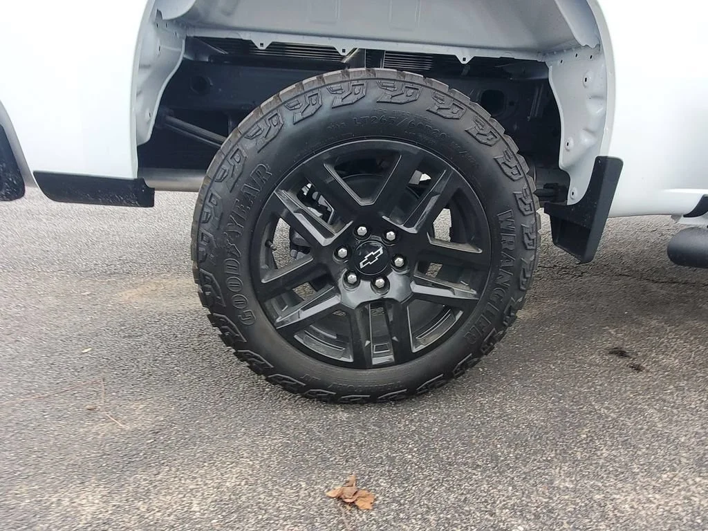 New 2026 Summit White Chevrolet LT Trail Boss image 39