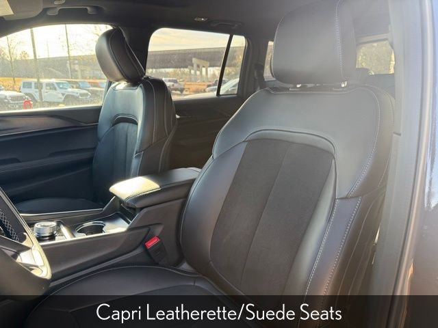 New 2025 Baltic Gray Metallic Clear-Coat Exterior Paint Jeep Altitude X image 13