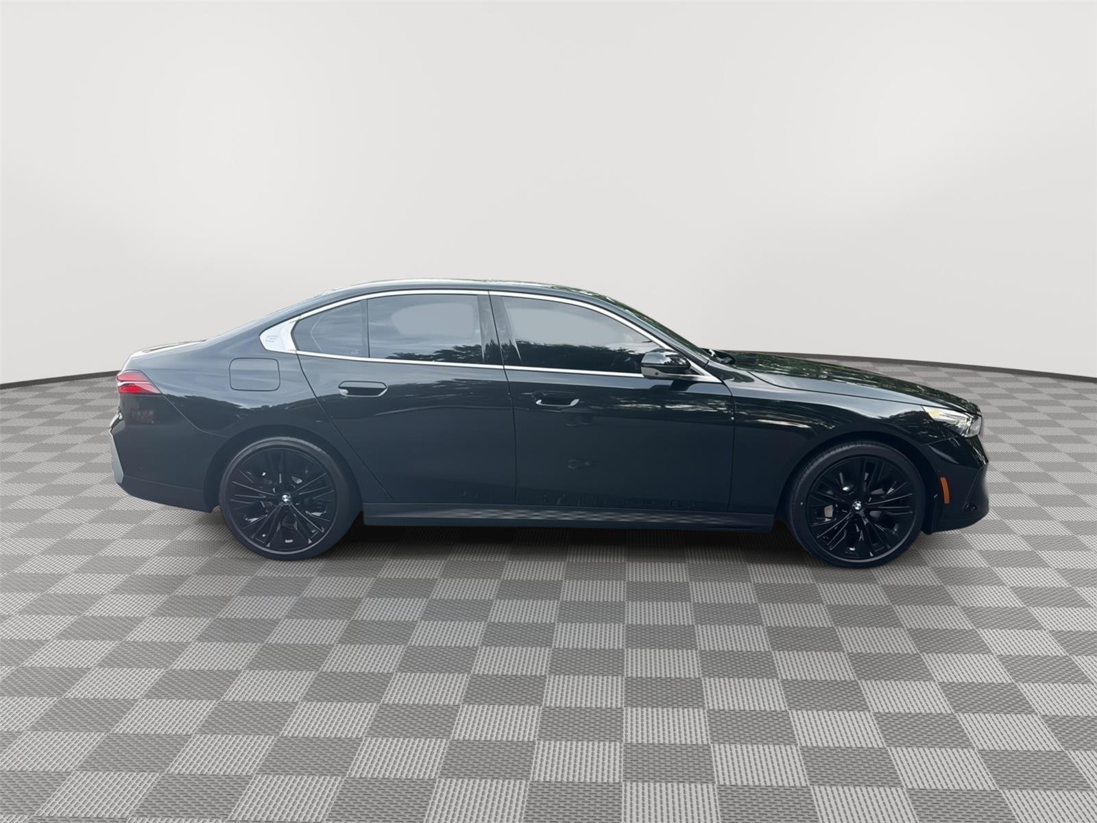 Used 2024 Black Sapphire Metallic BMW 530i image 5