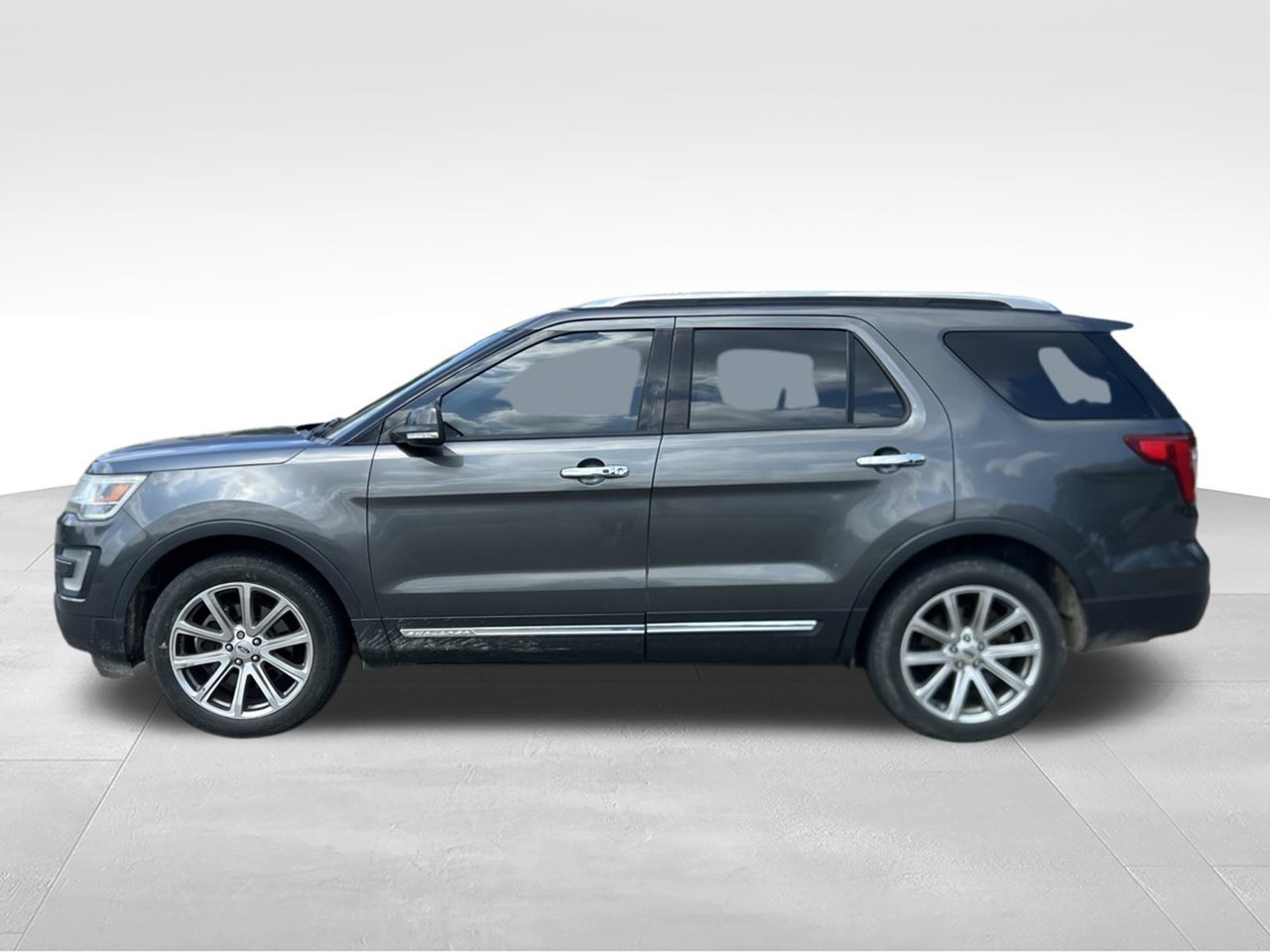 Used 2017 Gray Ford Limited image 5