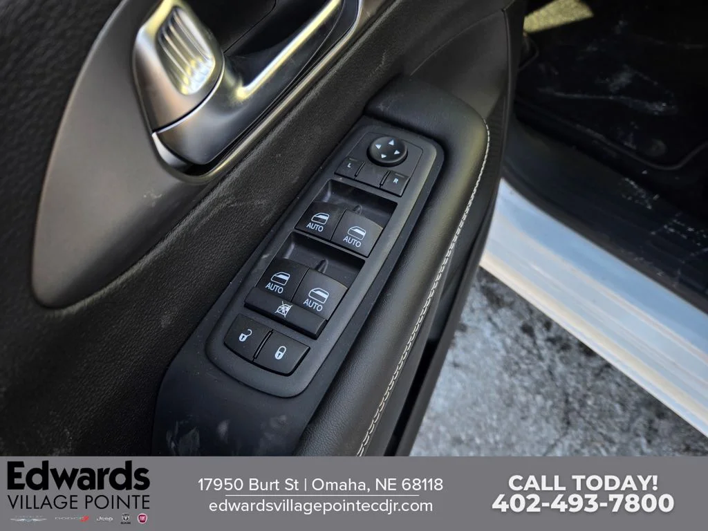 2026 Chrysler Pacifica Select - Photo 10