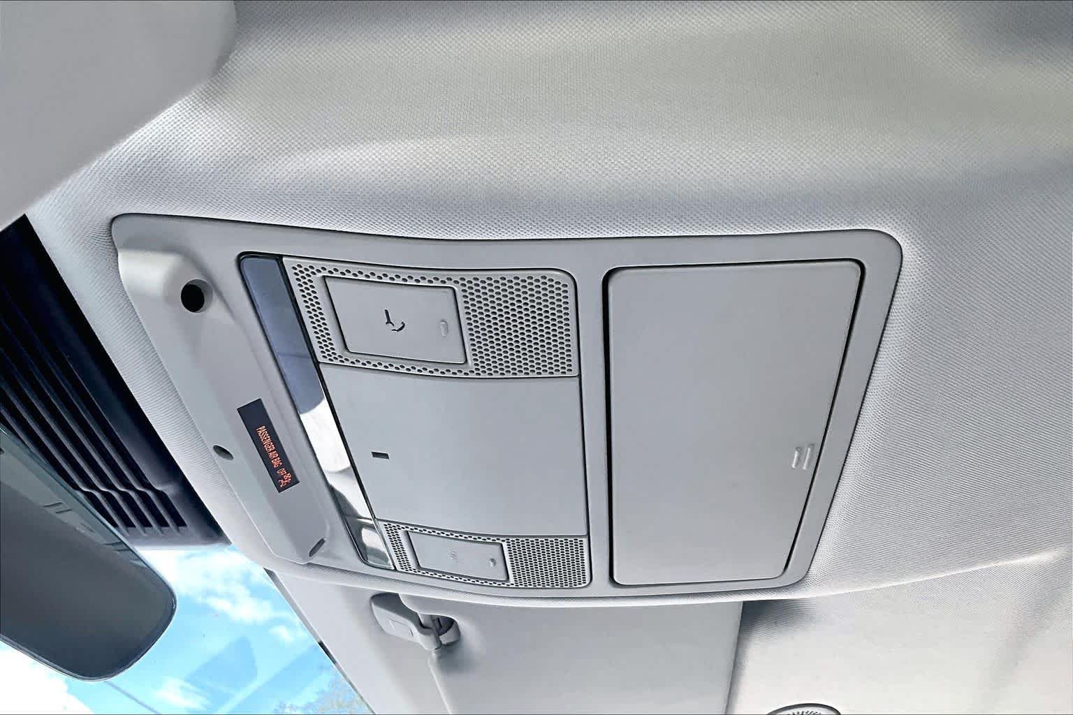 Used 2022  Land Rover S image 32