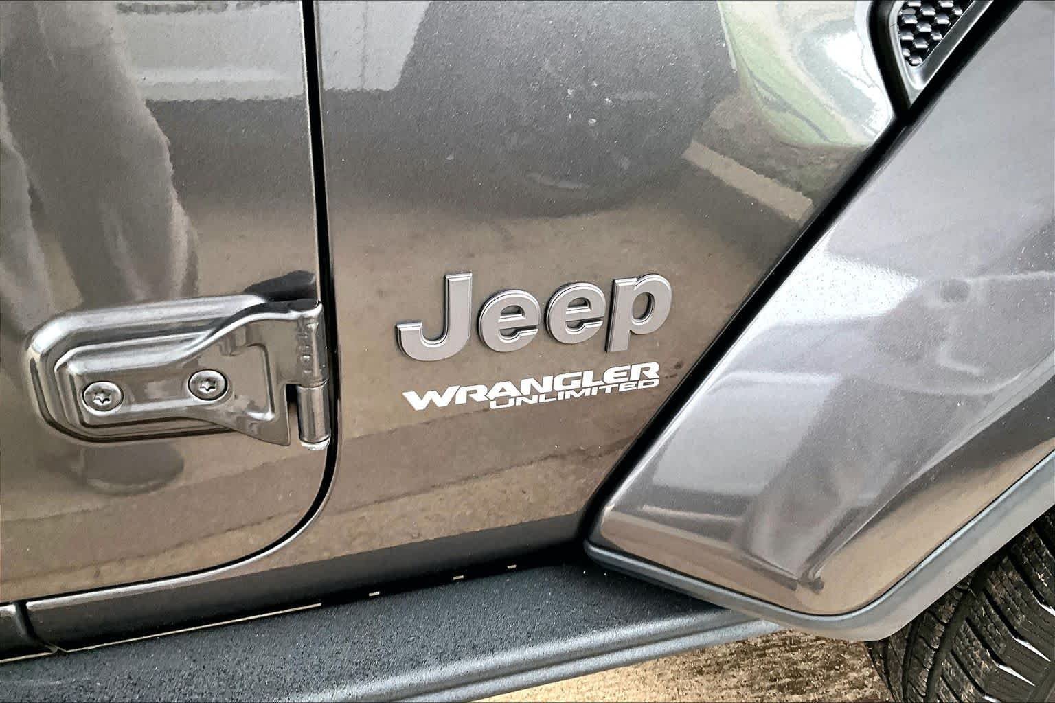 Used 2018 Granite Crystal Metallic Clearcoat Jeep Moab image 17