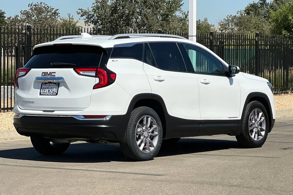 Used 2023 White GMC SLT image 5