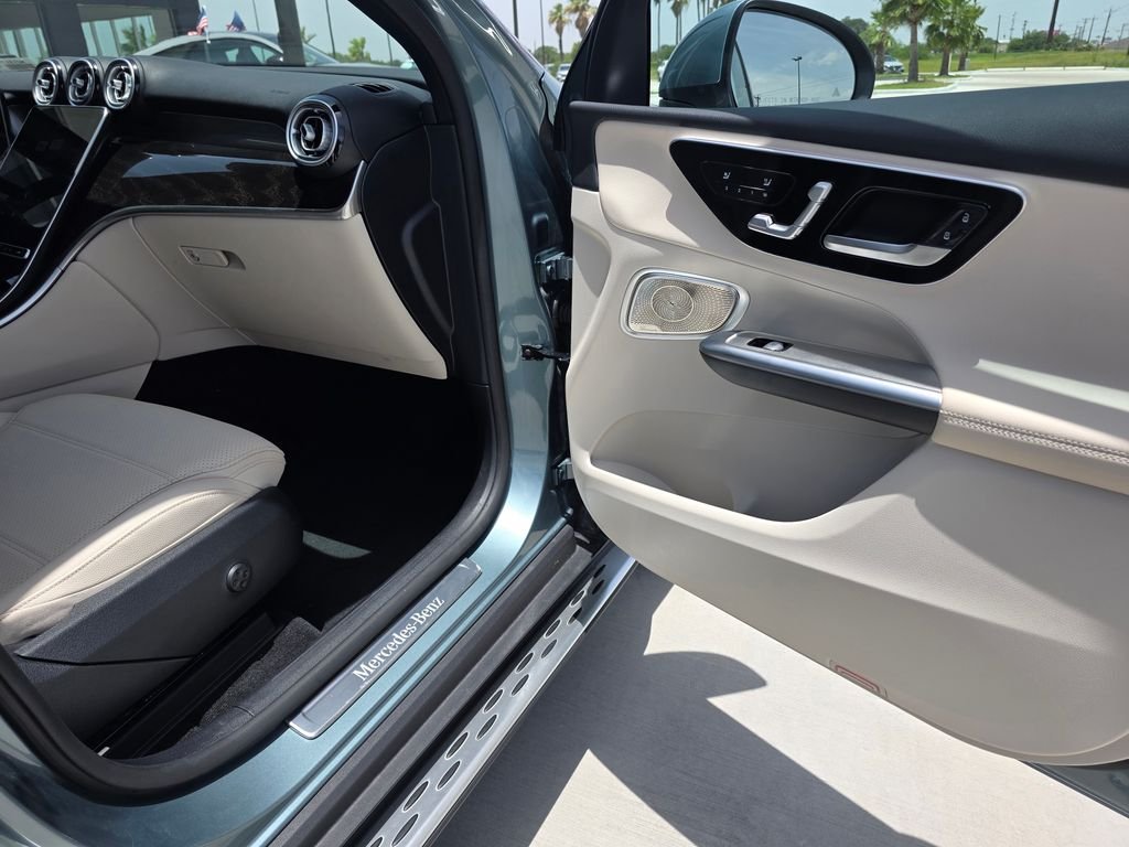 New 2026 Verde Silver Metallic Mercedes-Benz GLC 300 image 17