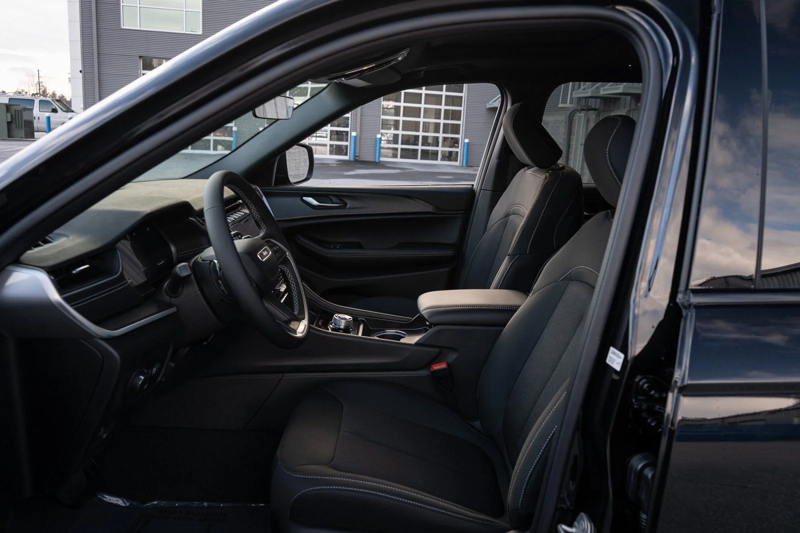 Used 2025 Black Jeep Laredo image 14