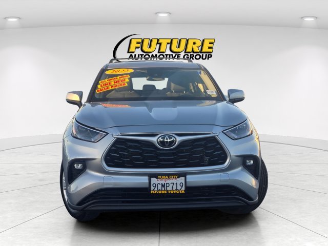 Used 2022 Silver Toyota LE image 2