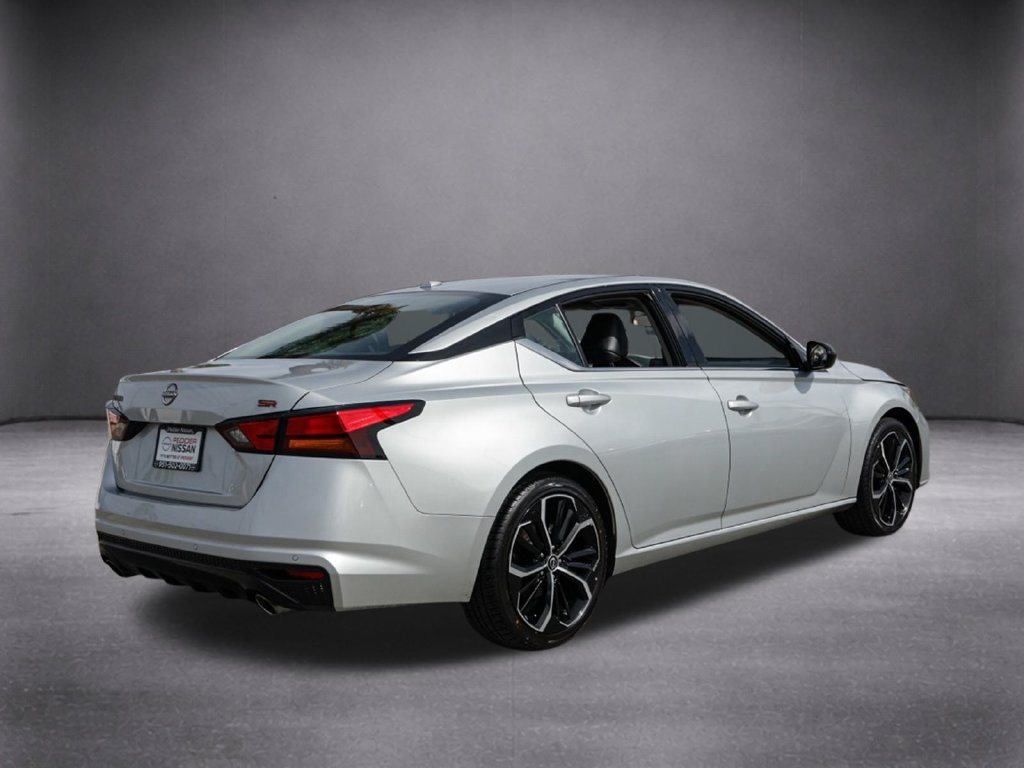 Used 2024 Silver Nissan 2.5 SR image 3