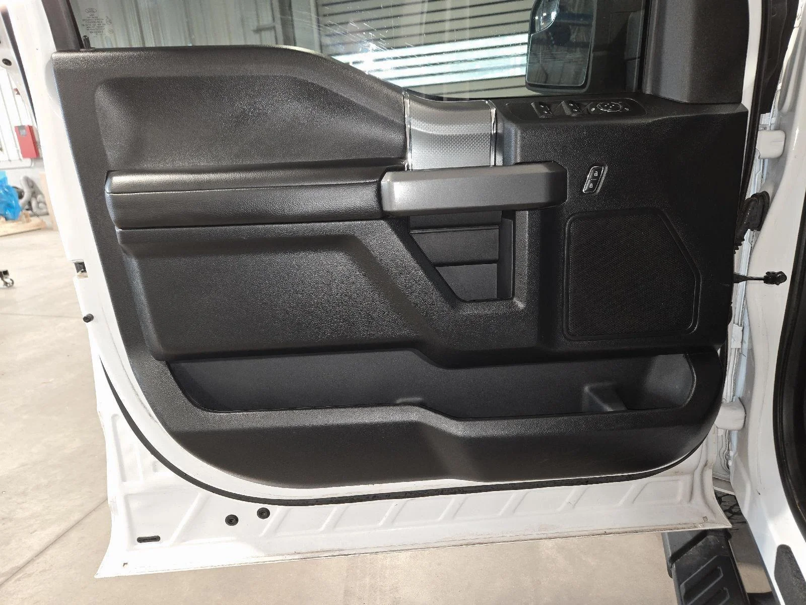 Used 2017 Oxford White Ford XLT image 12