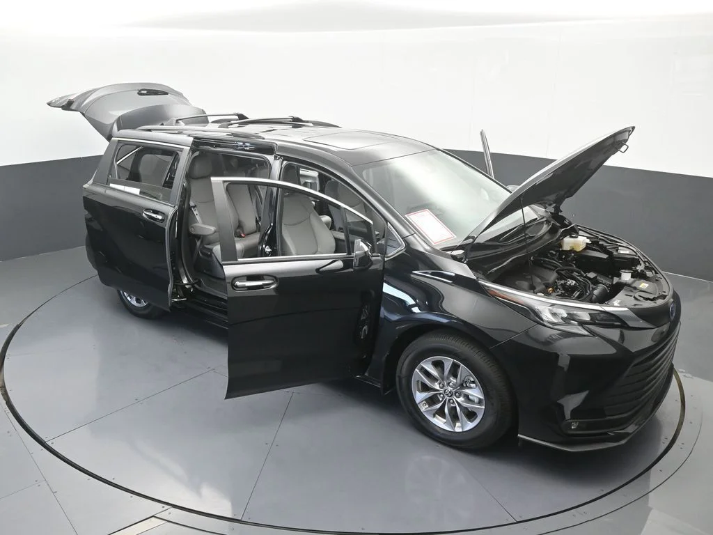 Used 2025 Midnight Black Metallic Toyota XLE image 74
