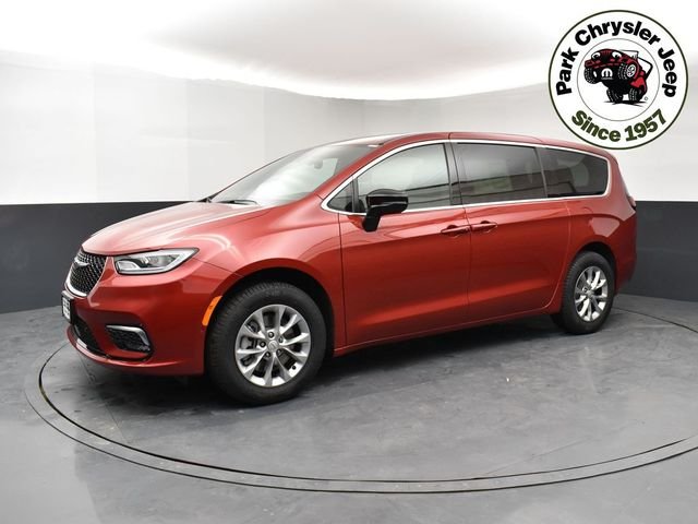 New 2026 Red Hot Pearl-Coat Exterior Paint Chrysler Select image 3