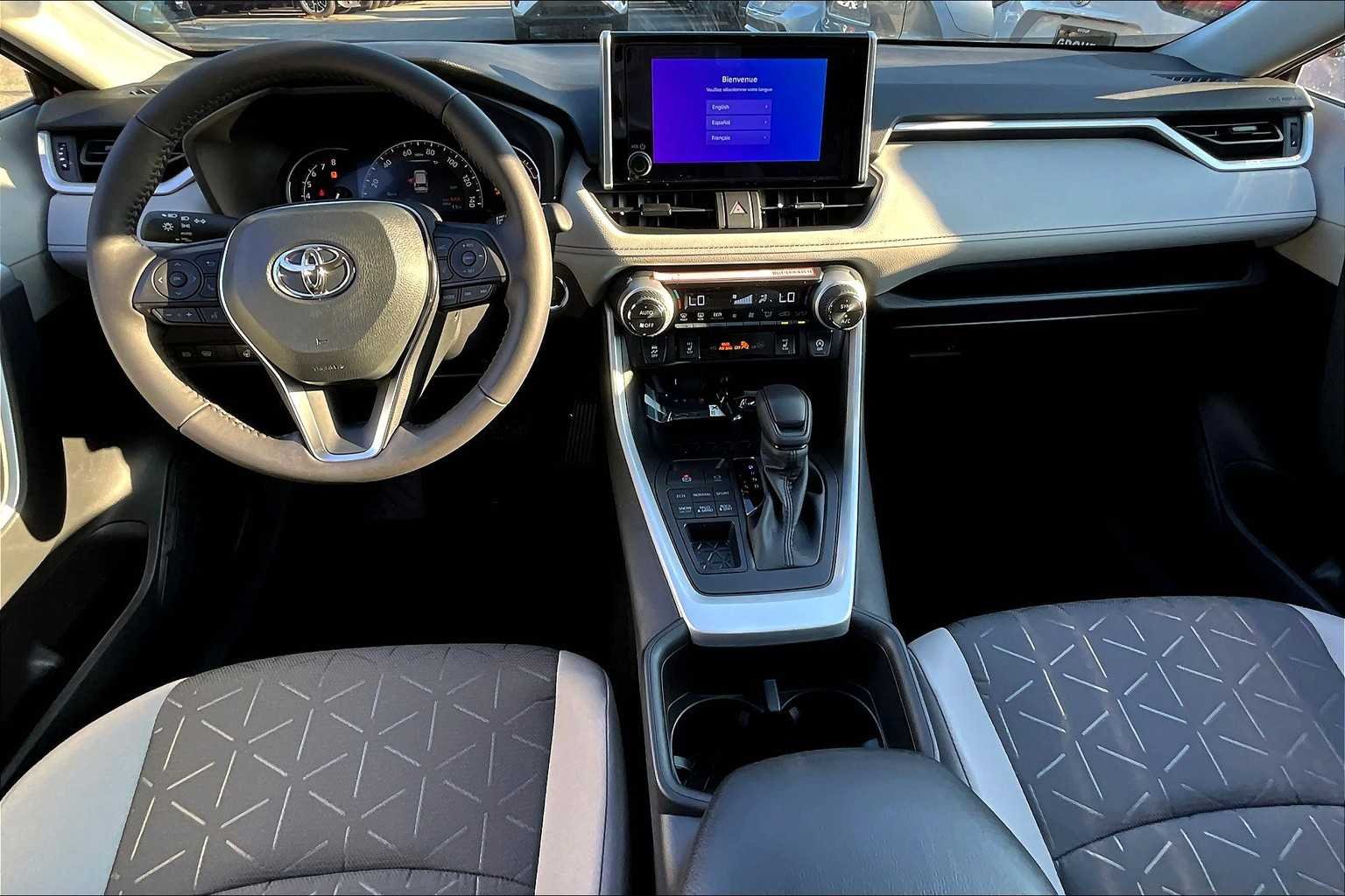 Used 2025 Ruby Flare Pearl Toyota XLE image 5