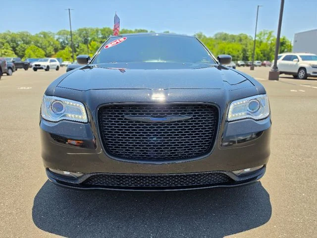 2015 Chrysler 300 Limited - Photo 2