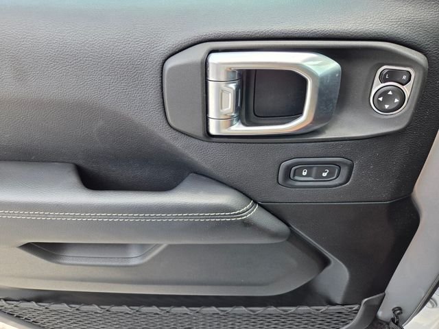 Used 2022 Silver Jeep Unlimited Sahara image 19