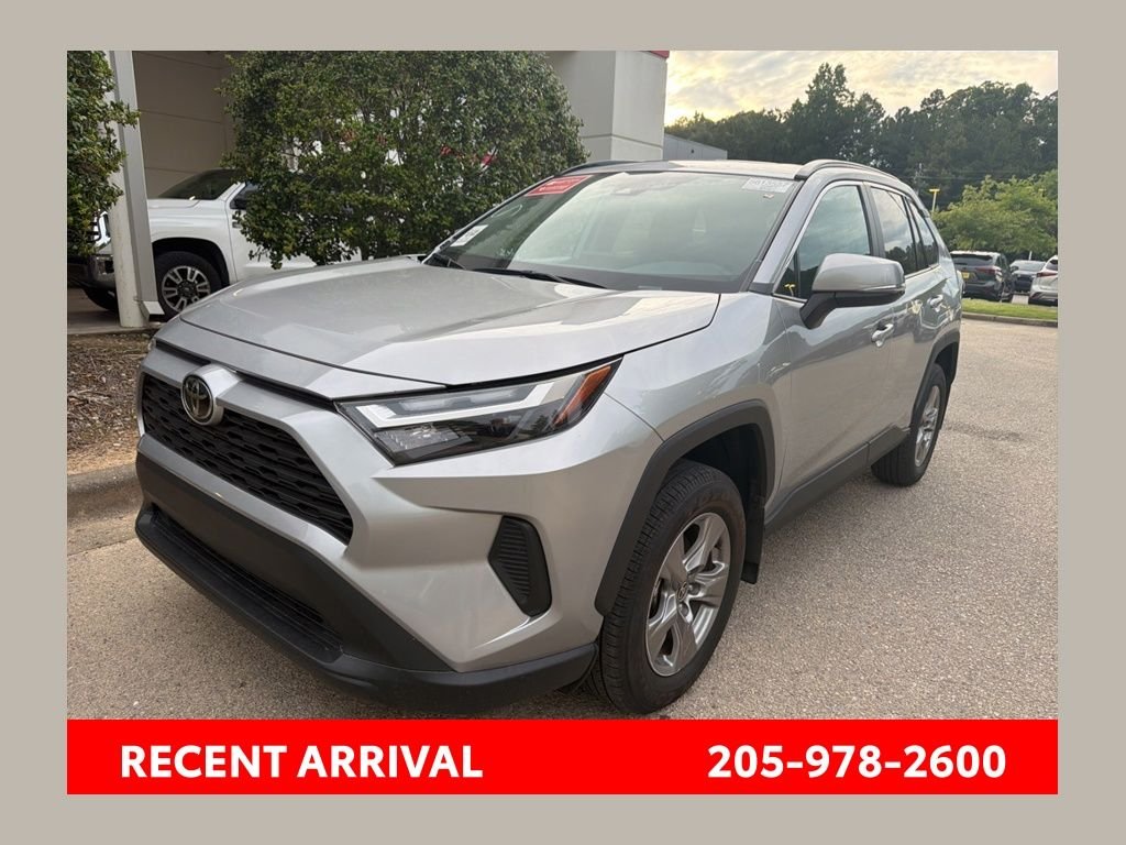 2025 Toyota RAV4 XLE FWD's photo