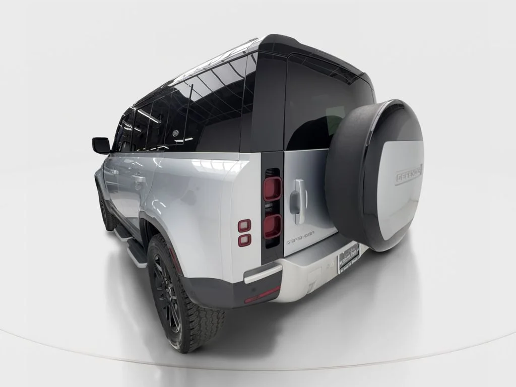 Used 2024 Silver Land Rover S image 10