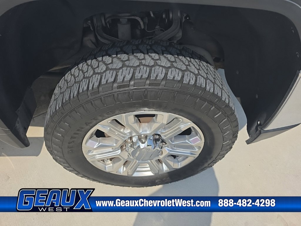 Used 2022 SUMMIT WHITE GMC SLE image 13