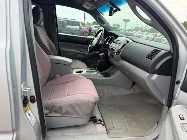 Used 2011  Toyota Base image 12