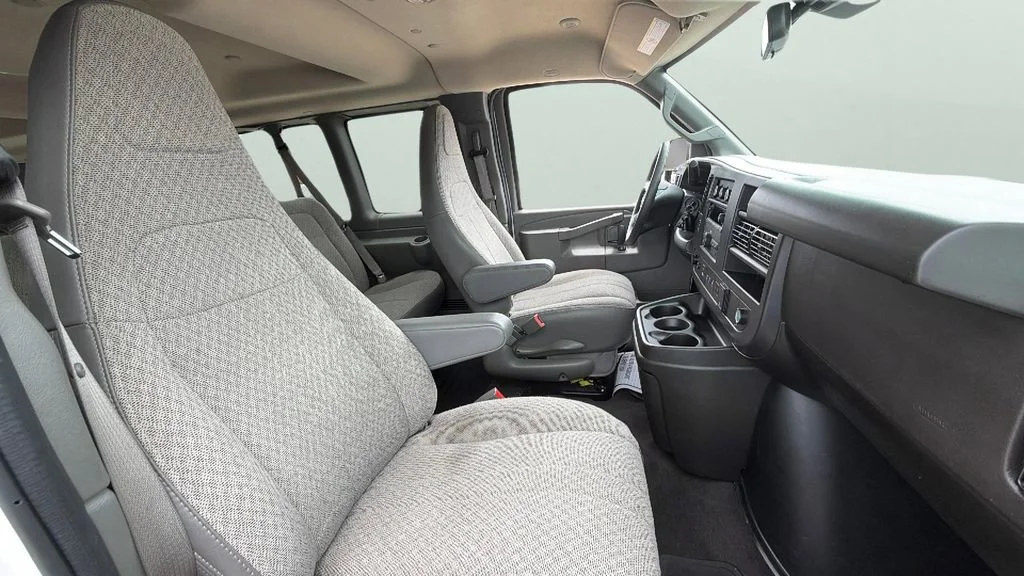 Used 2025 Summit White Chevrolet 1LT image 32