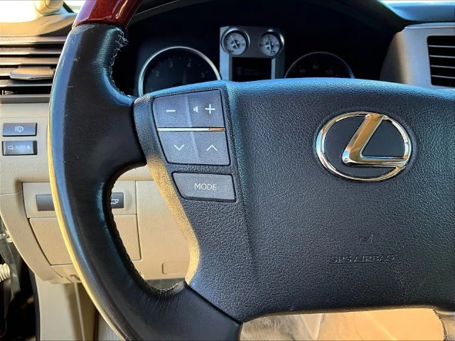 Used 2010  Lexus 570 image 13