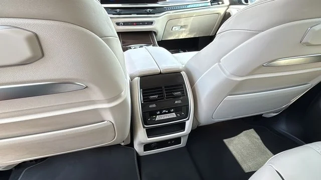 Used 2026 White BMW xDrive40i image 21