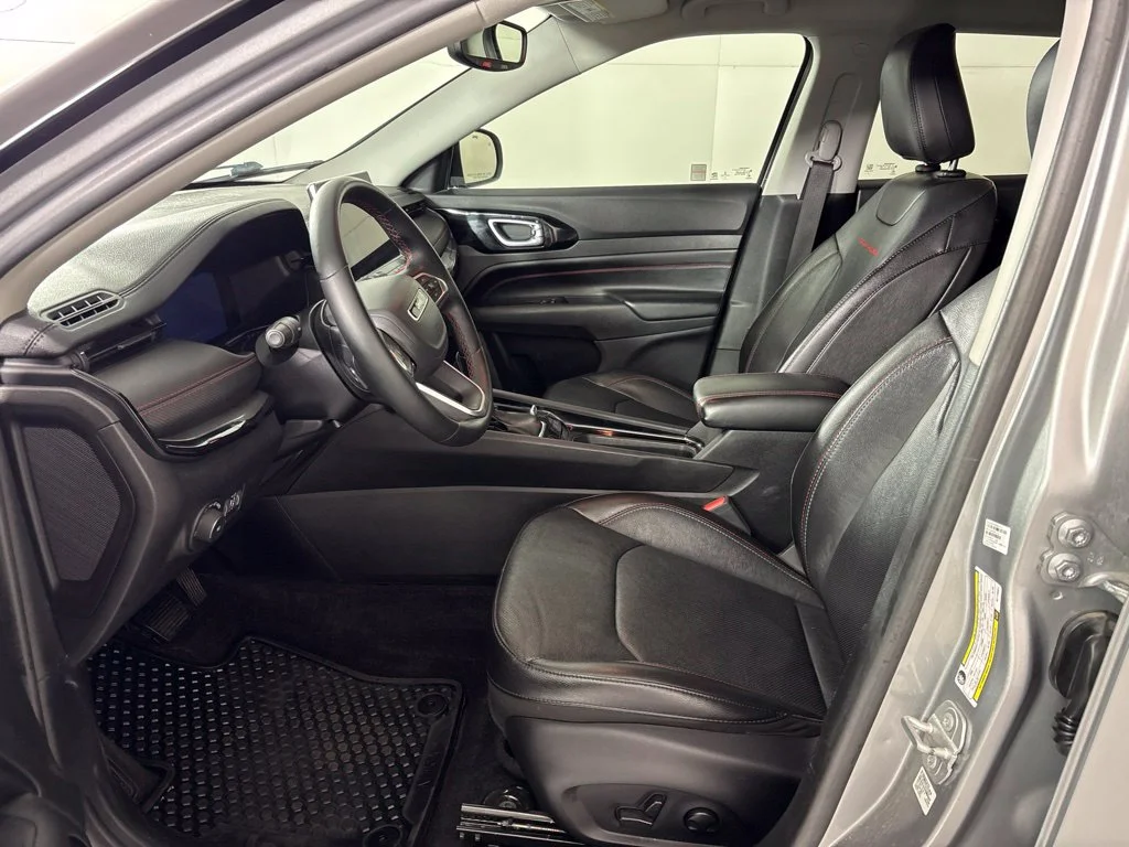 Used 2022 Silver Jeep Trailhawk image 25