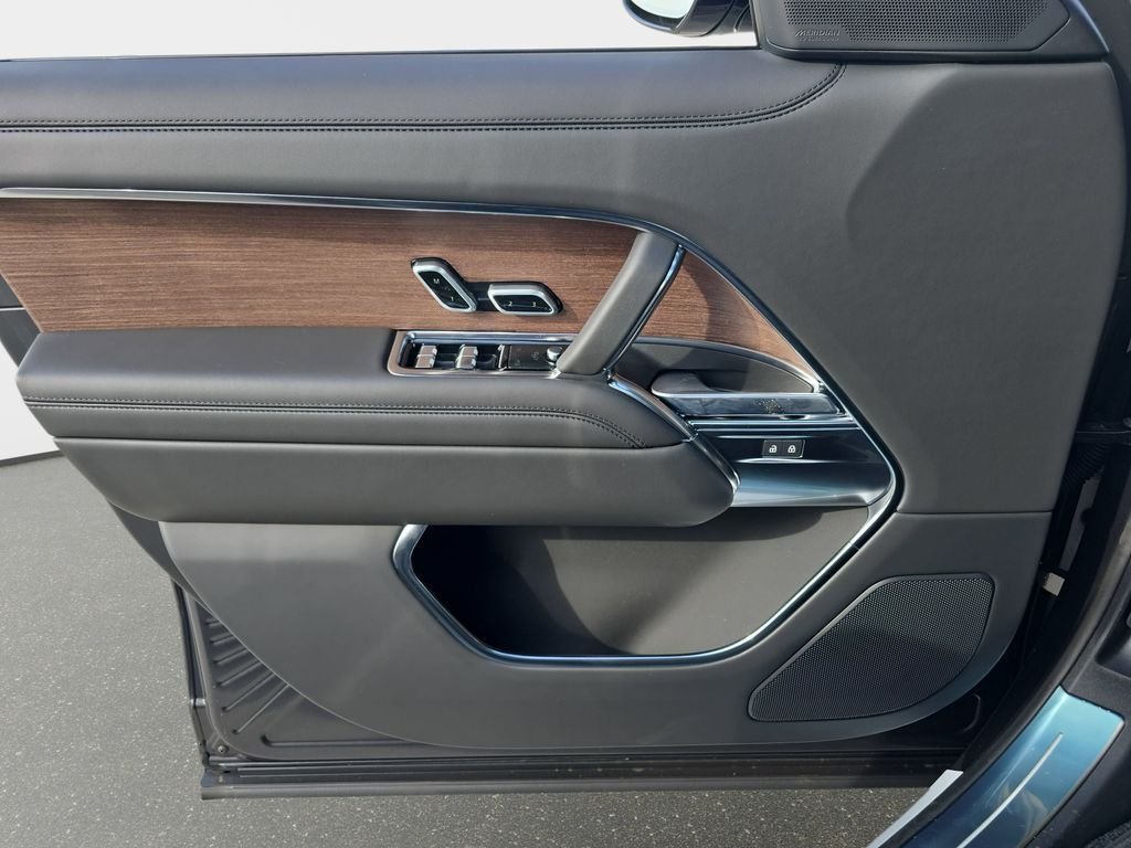 New 2026 Carpathian Grey Land Rover SE image 28