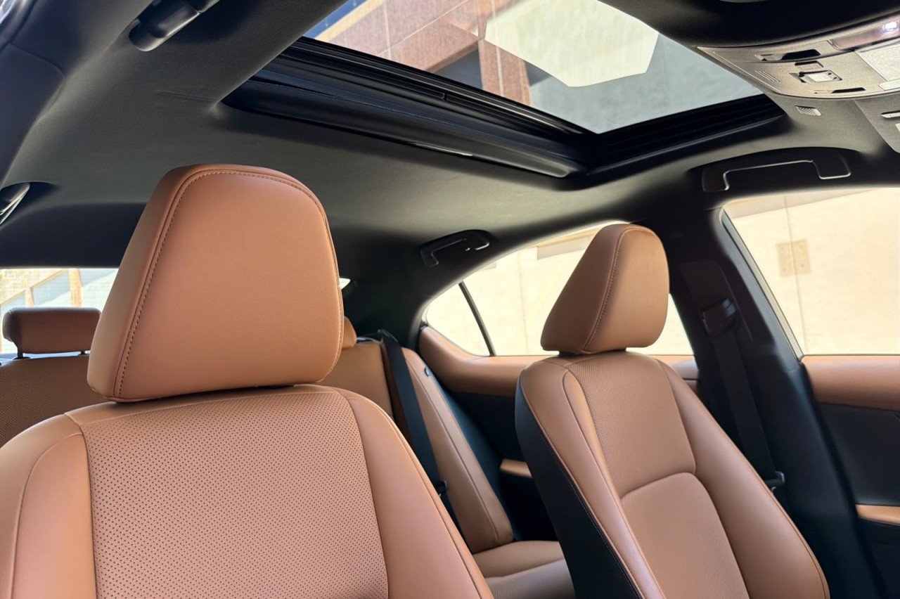 Used 2024  Lexus IS 300 image 15