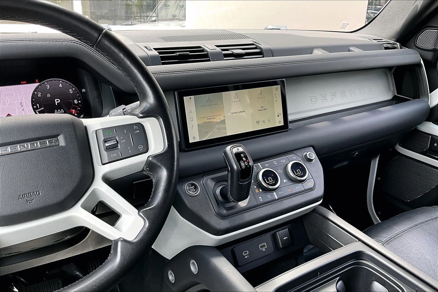 Used 2024 White Land Rover S image 6