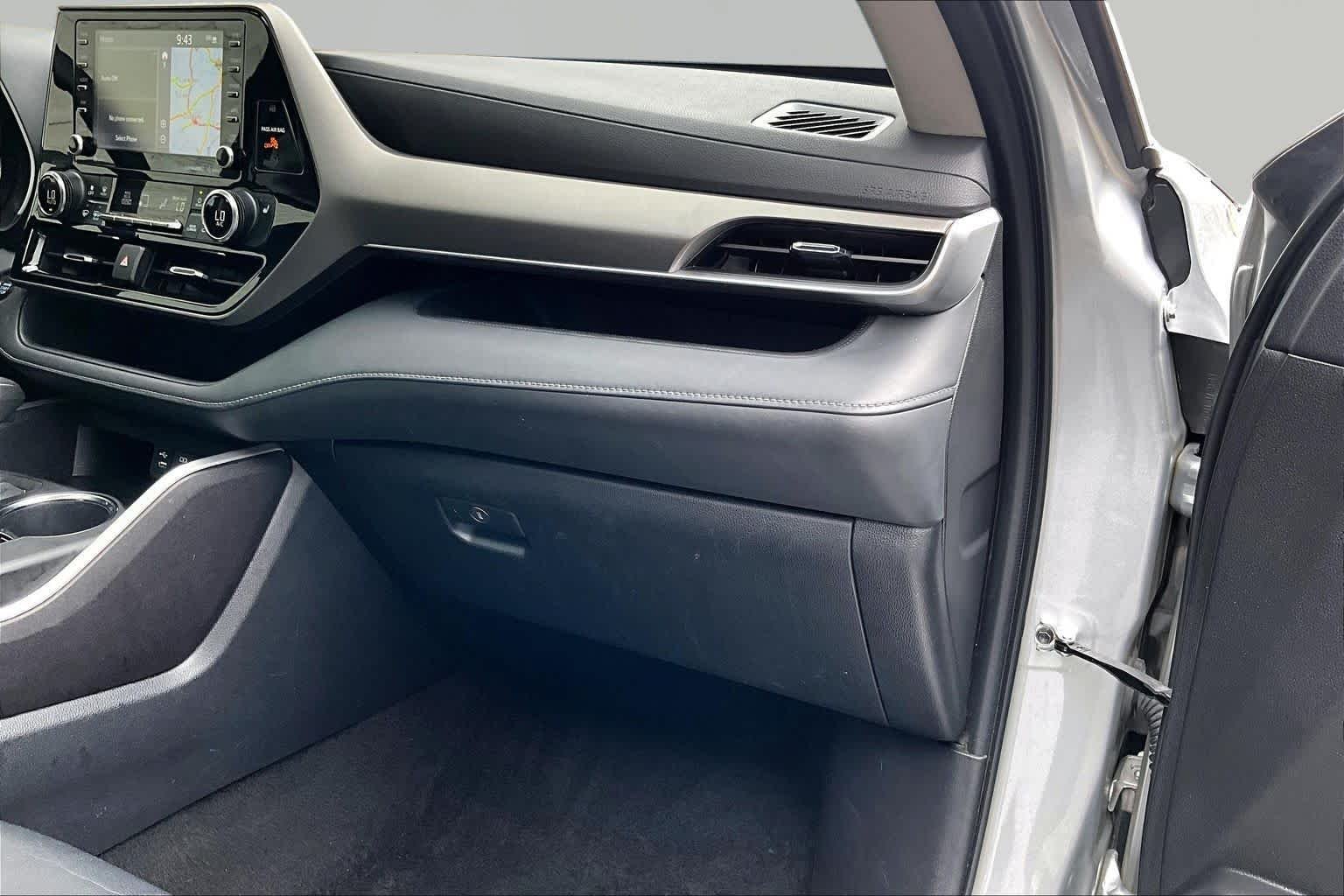 Used 2022 Celestial Silver Metallic Toyota XLE image 19