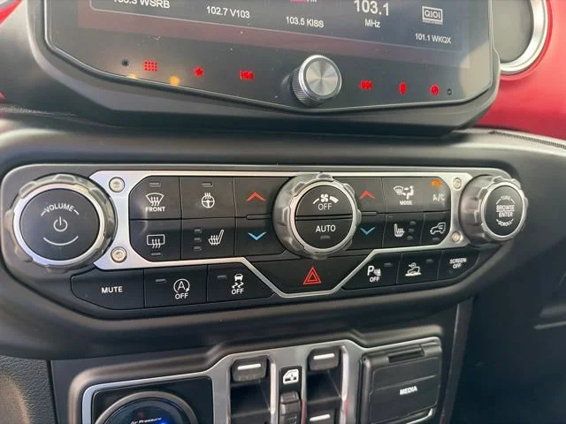 Used 2020  Jeep Rubicon image 26