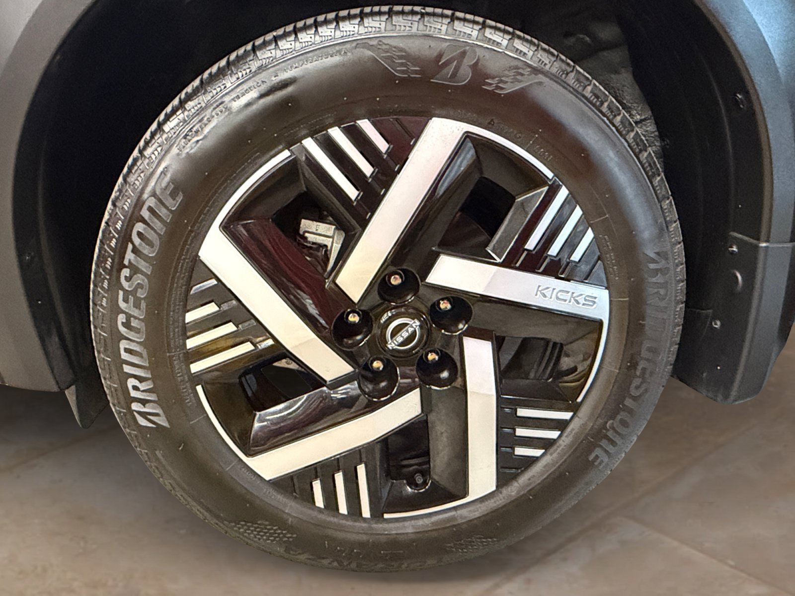 Used 2025 Gun Metallic Nissan SV image 27
