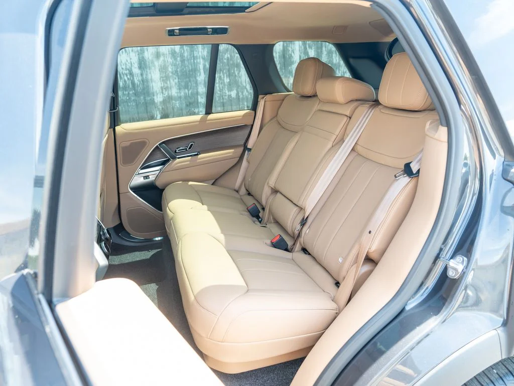 New 2026 Carpathian Grey Land Rover SE image 23