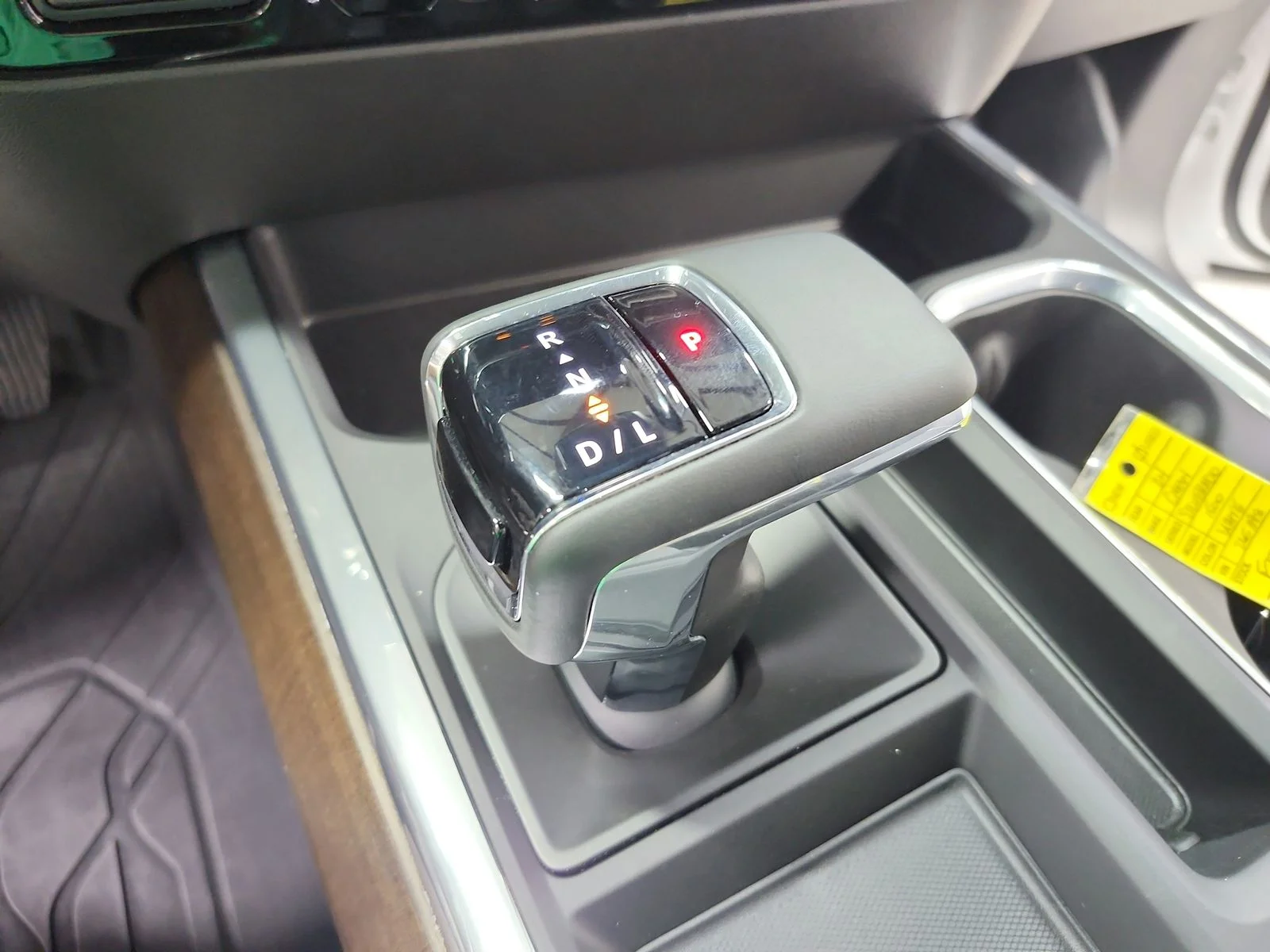 Used 2024 Iridescent Pearl Tricoat Chevrolet High Country image 28