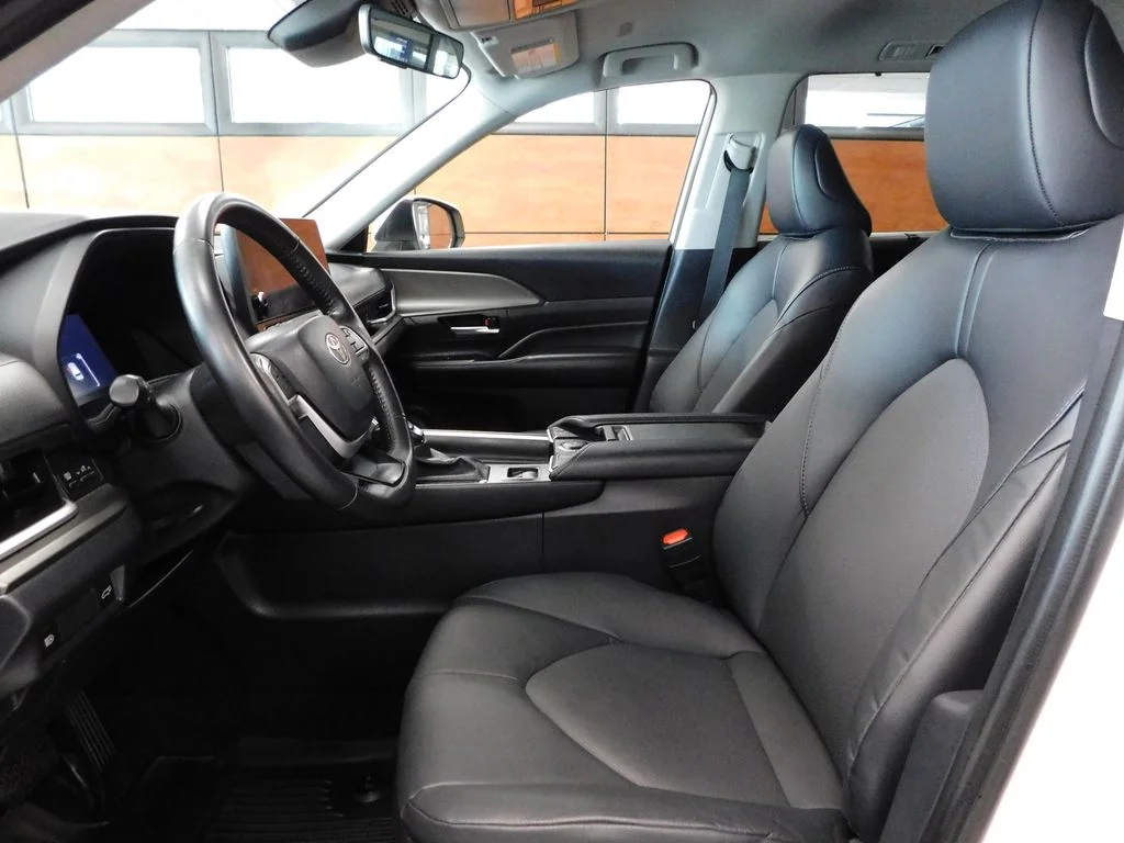 Used 2024 Cream Toyota XLE image 16