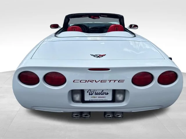Used 2004 Arctic White Chevrolet  image 4
