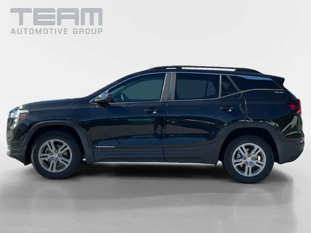 Used 2023 EBONY TWILIGHT METALLIC GMC SLE image 4