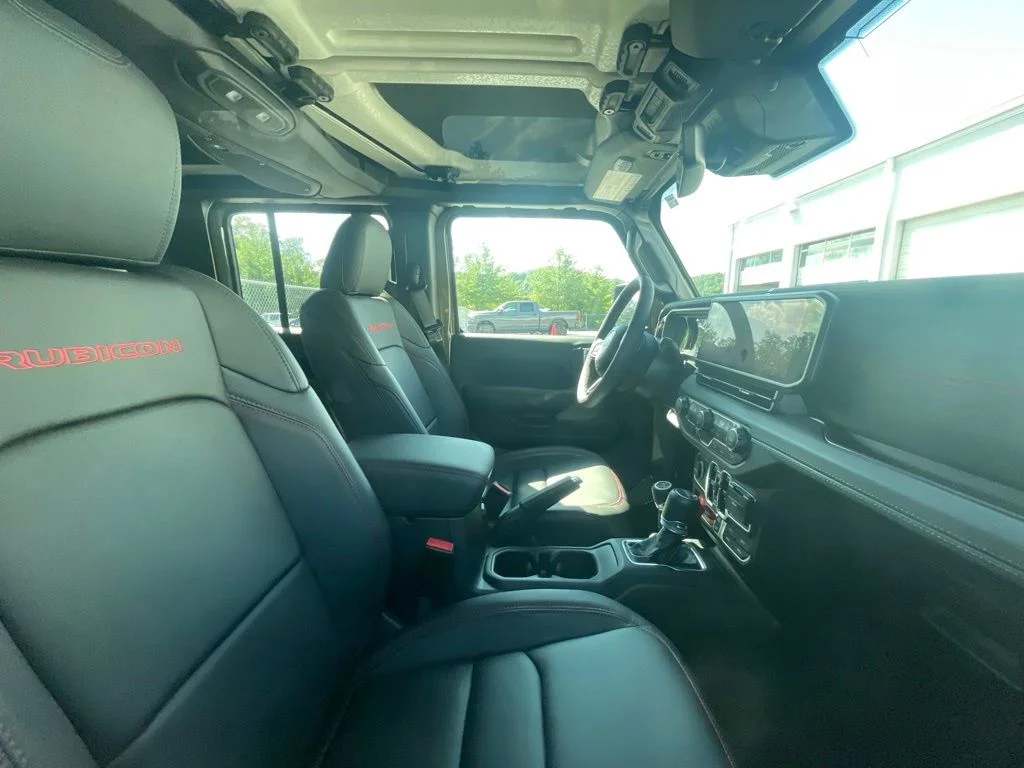 Used 2025 Green Jeep Rubicon image 8