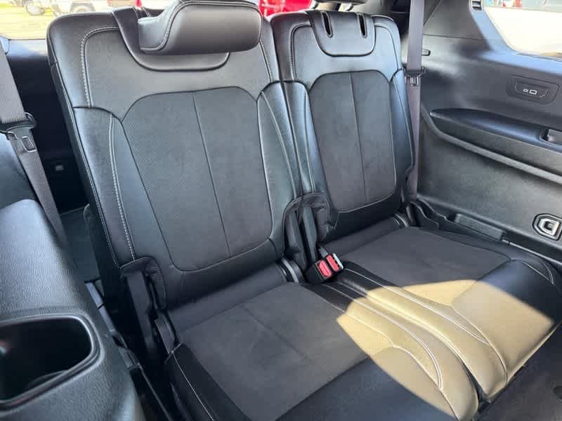 Used 2023 Diamond Black Crystal Pearlcoat Jeep Altitude image 12