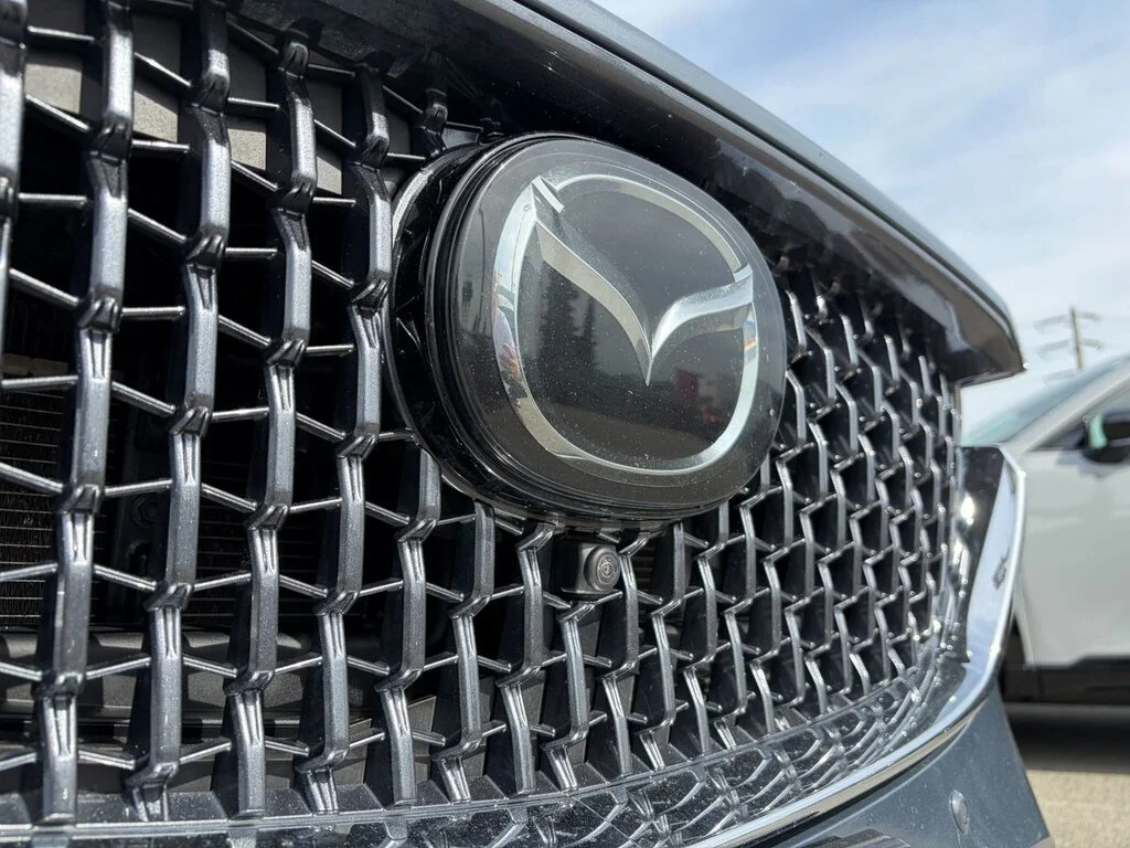 Used 2024  Mazda Signature AWD at Top of the Line. Turbo! Finance a image 4