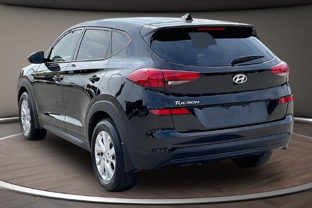 Used 2020 Black Hyundai SE image 10