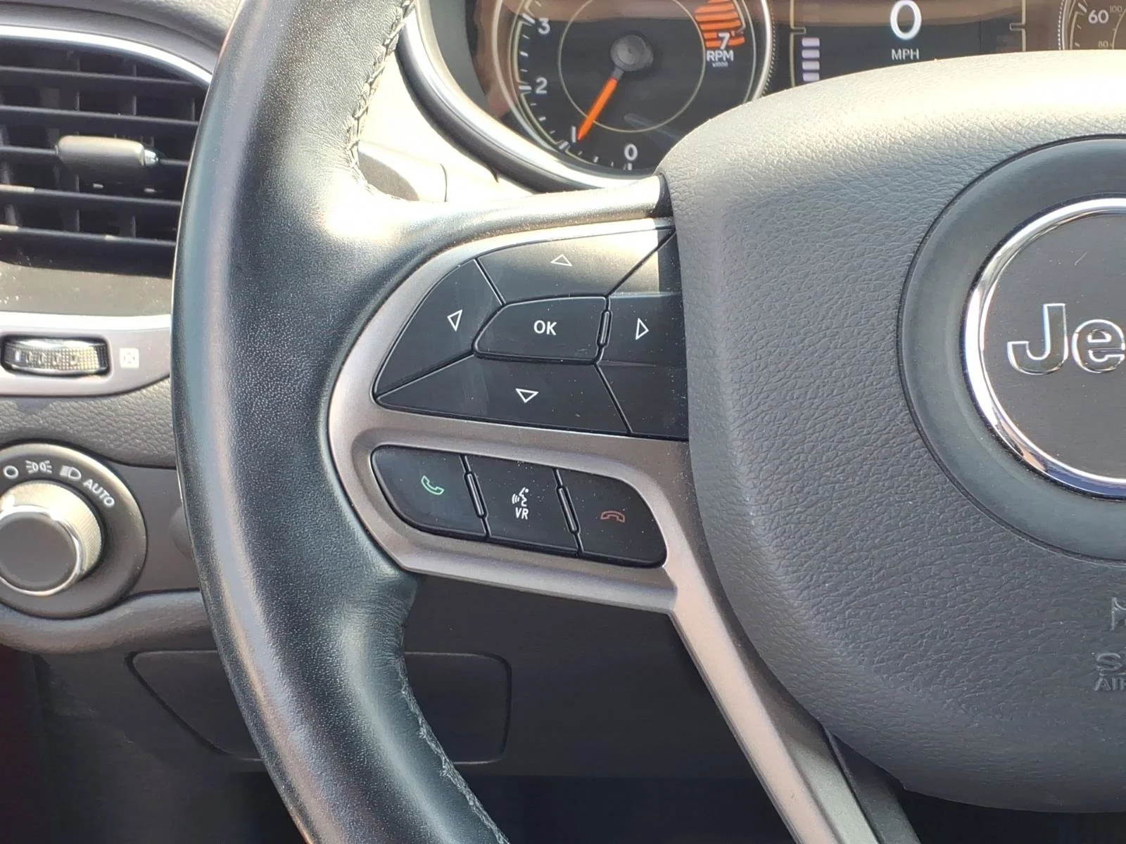 Used 2020 Velvet Red Pearlcoat Jeep Latitude image 18