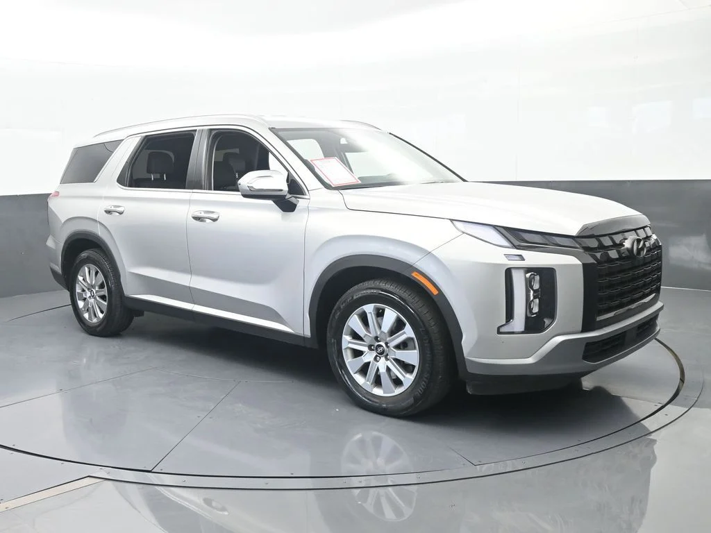 Used 2025 Typhoon Silver Hyundai SEL image 7