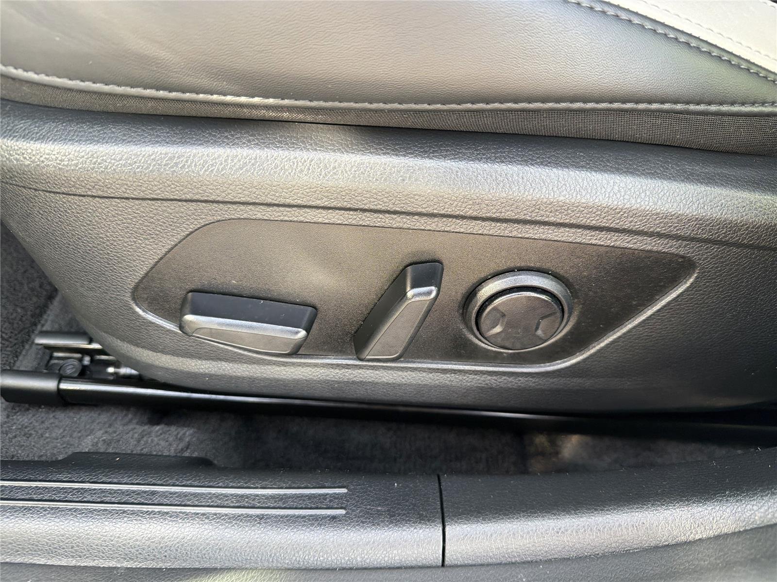 Used 2025 Snow White Pearl Kia GT-Line image 23