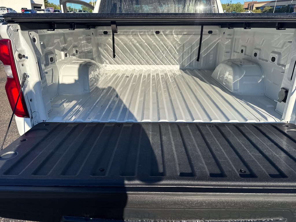 Certified Used 2022 SUMMIT WHITE Chevrolet Custom image 21