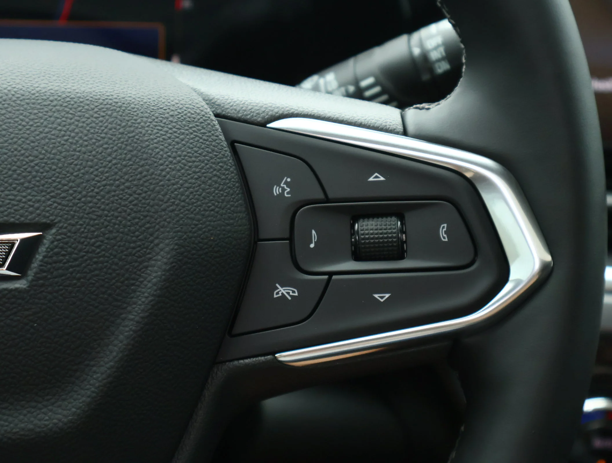 New 2026 Summit White Chevrolet ACTIV image 14
